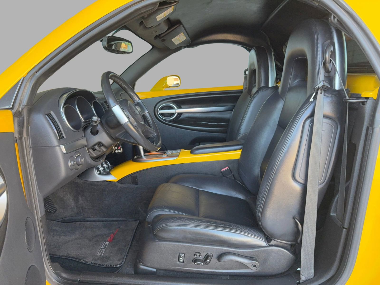 Used 2004 Chevrolet SSR w/ Preferred Equipment Group image 27