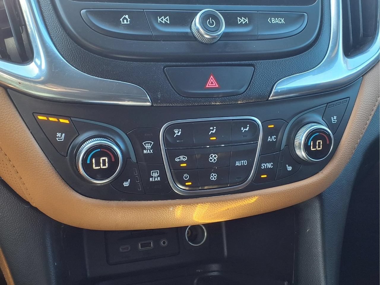 Used 2020 Chevrolet Equinox Premier AWD/4WD image 19