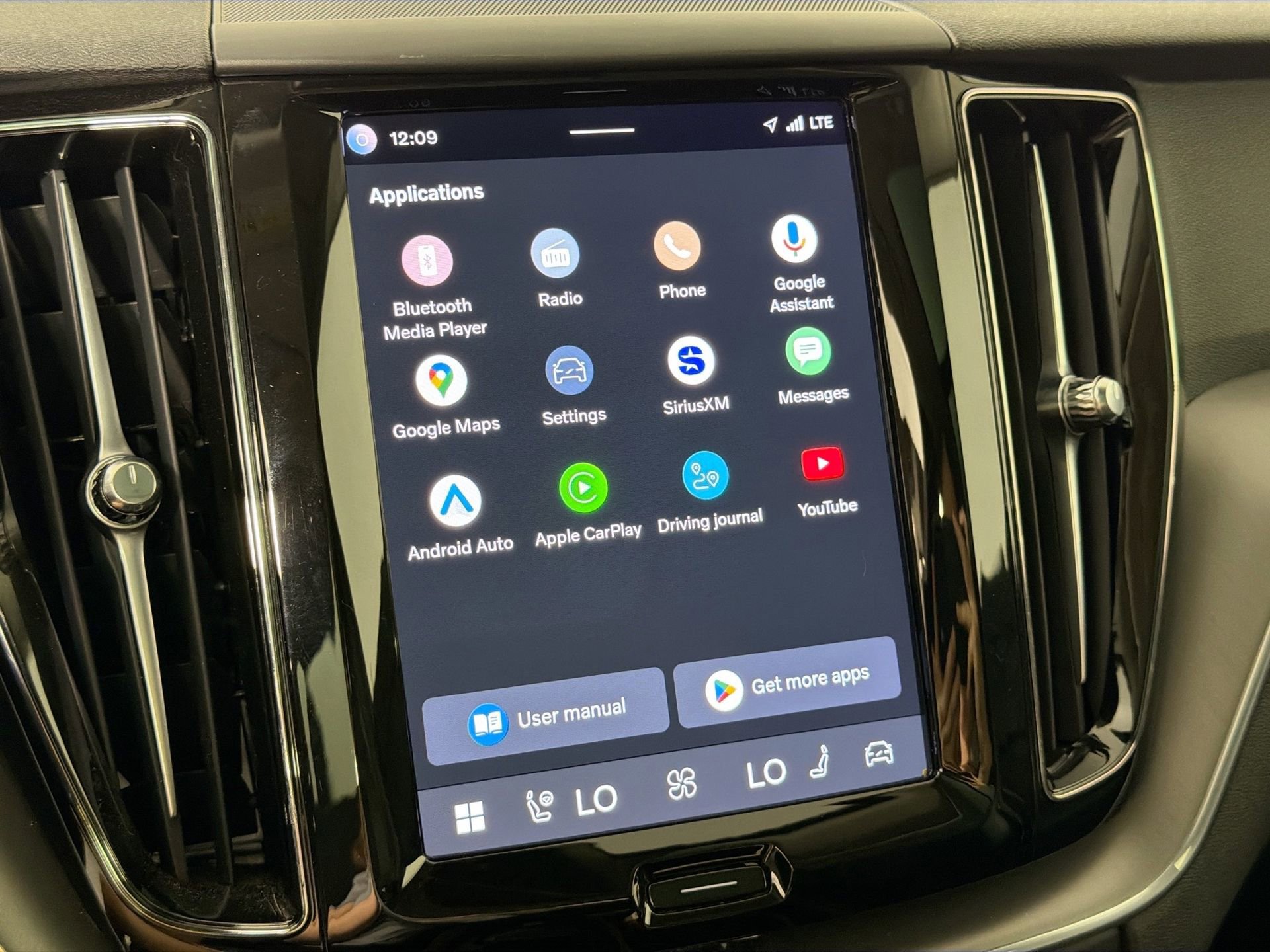 Certified 2023 Volvo XC60 B5 Core image 15