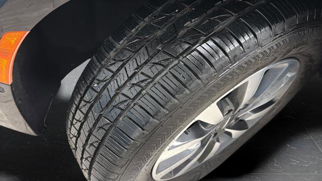 Used 2023 Chrysler Pacifica Touring-L FWD image 37