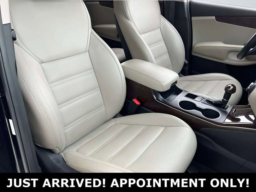 Used 2017 Kia Sorento EX image 10