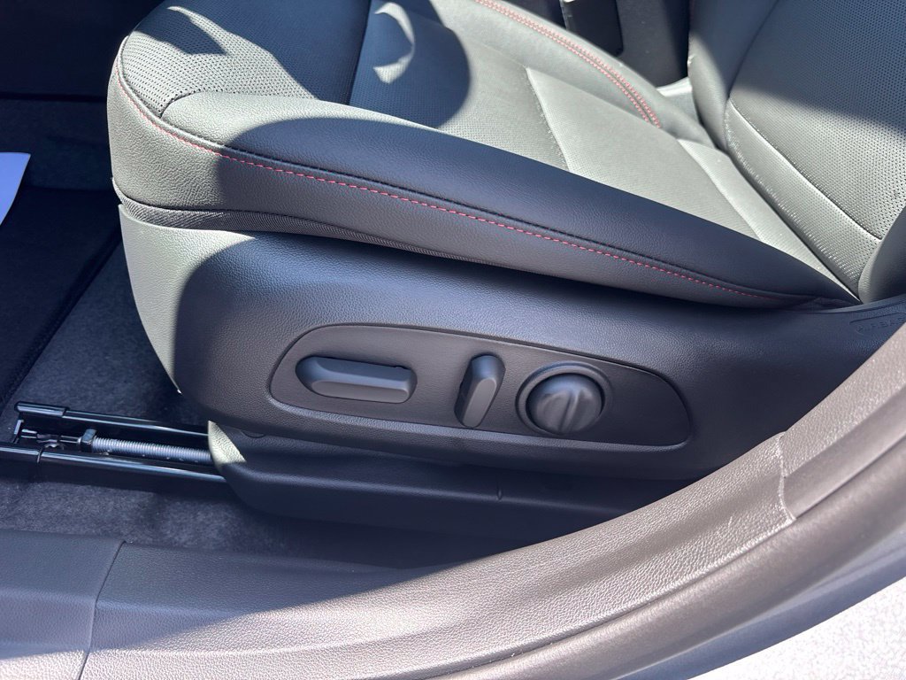 New 2026 Chevrolet Trax RS w/ Sunroof Package FWD image 11