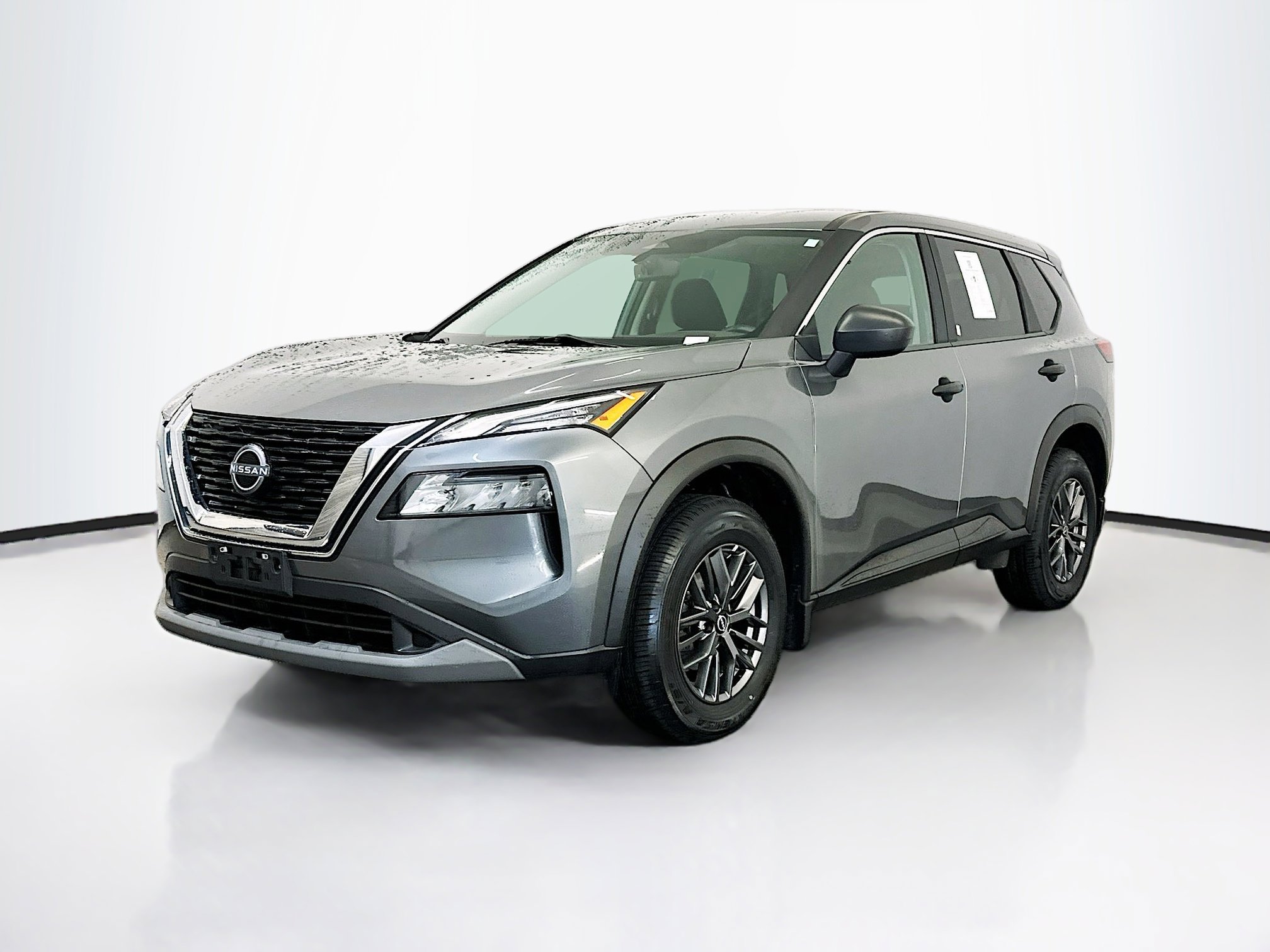 Used 2023 Nissan Rogue S AWD/4WD image 3