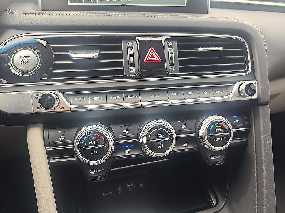 Used 2021 Genesis G70 2.0T w/ Prestige Package AWD/4WD image 28