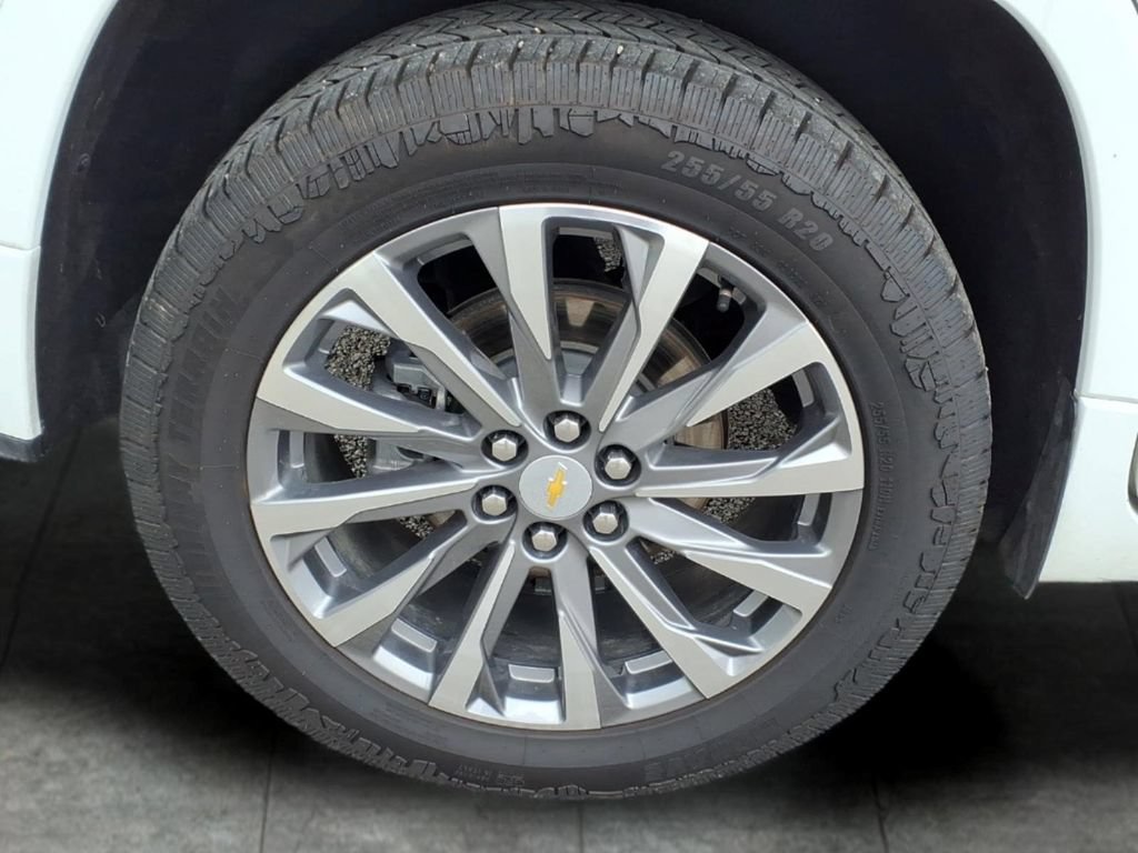 Used 2023 Chevrolet Traverse Premier FWD image 9