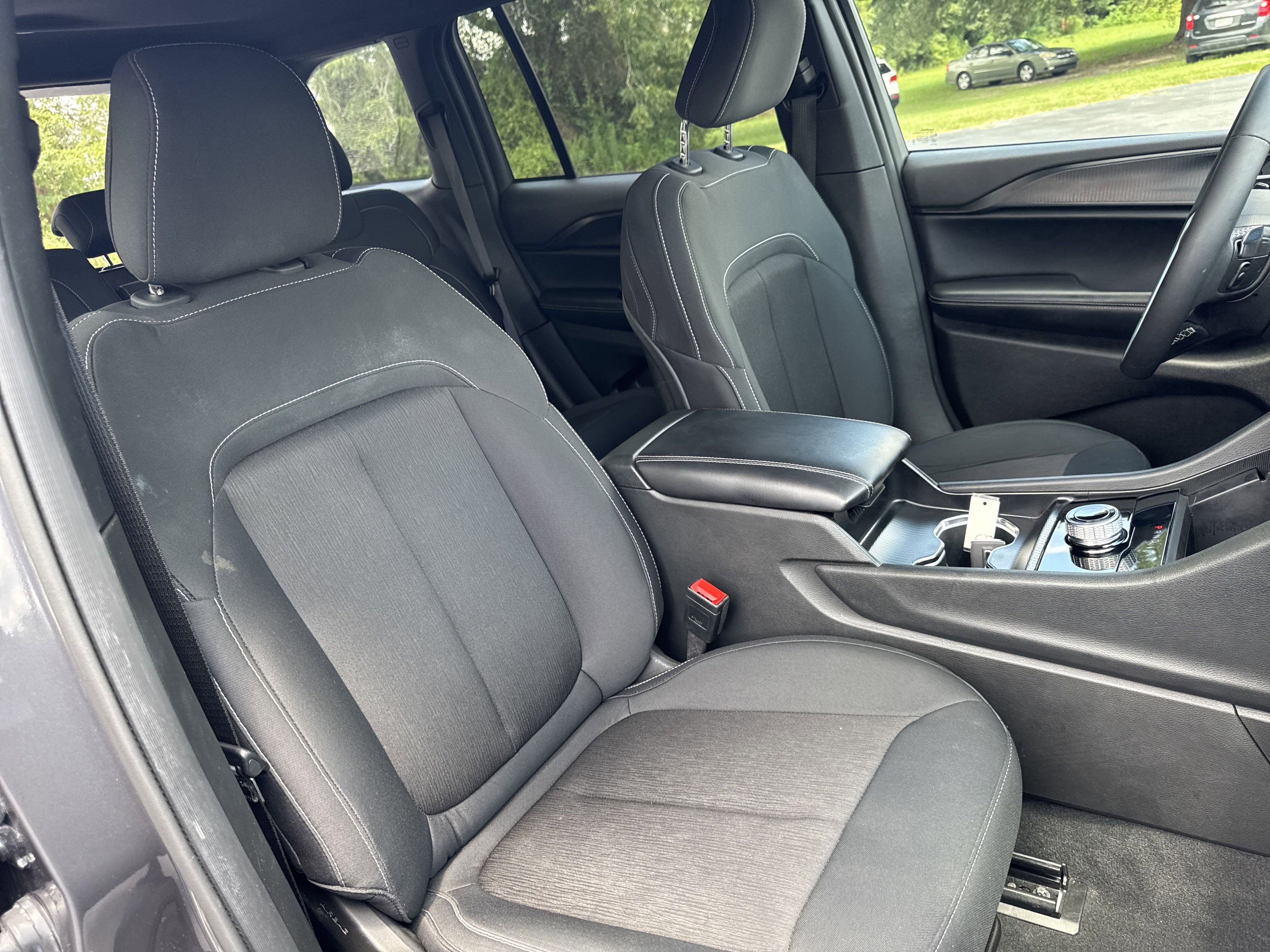 Used 2024 Jeep Grand Cherokee Laredo image 32