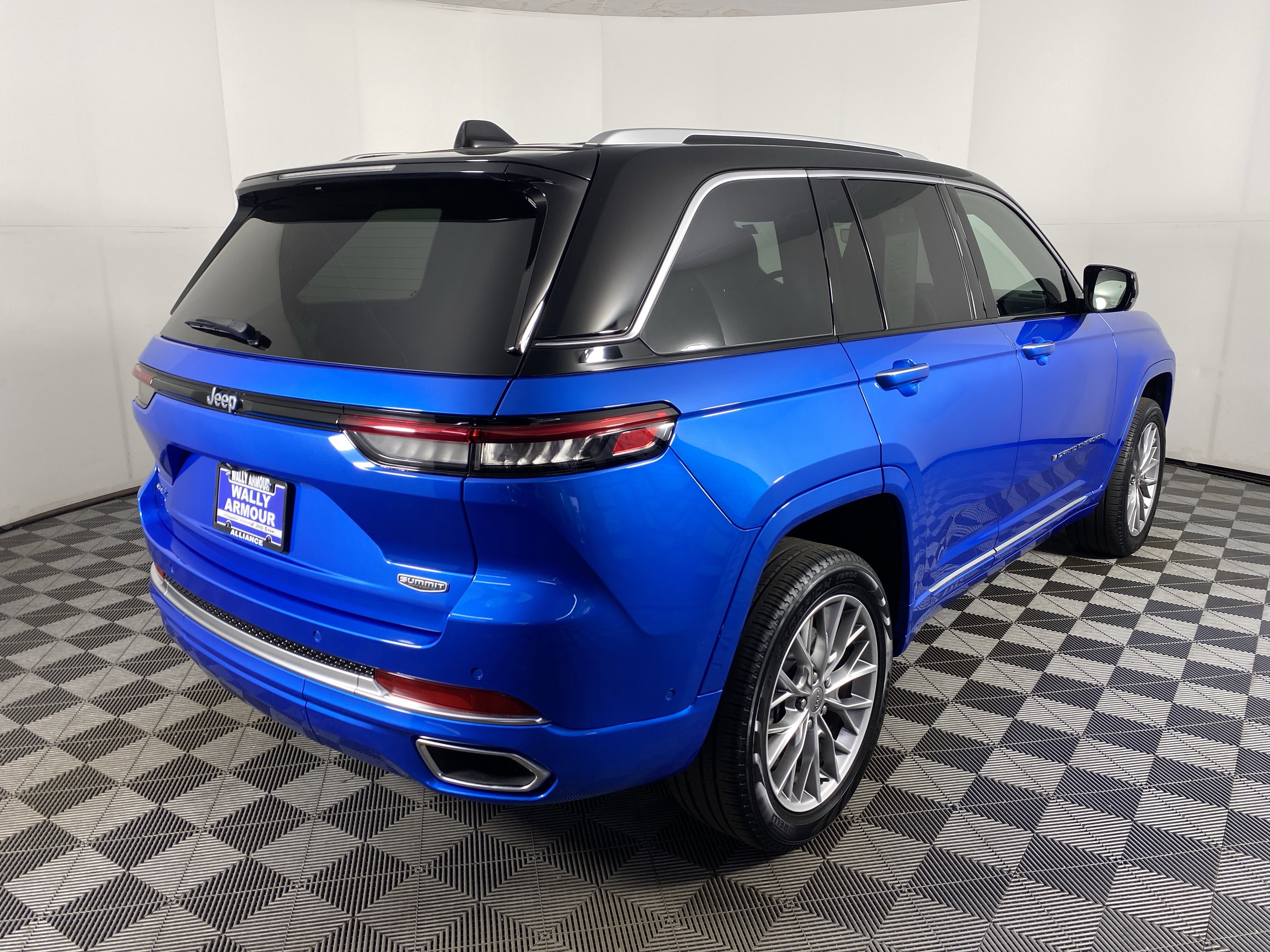 Used 2022 Jeep Grand Cherokee Summit image 9