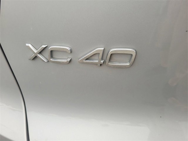 Used 2023 Volvo XC40 B5 Plus image 10