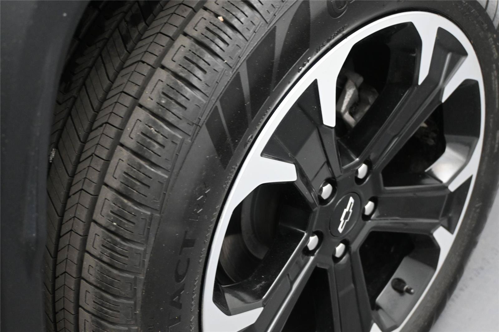 Used 2025 Chevrolet Equinox LT w/ Safety and Technology Package FWD image 12