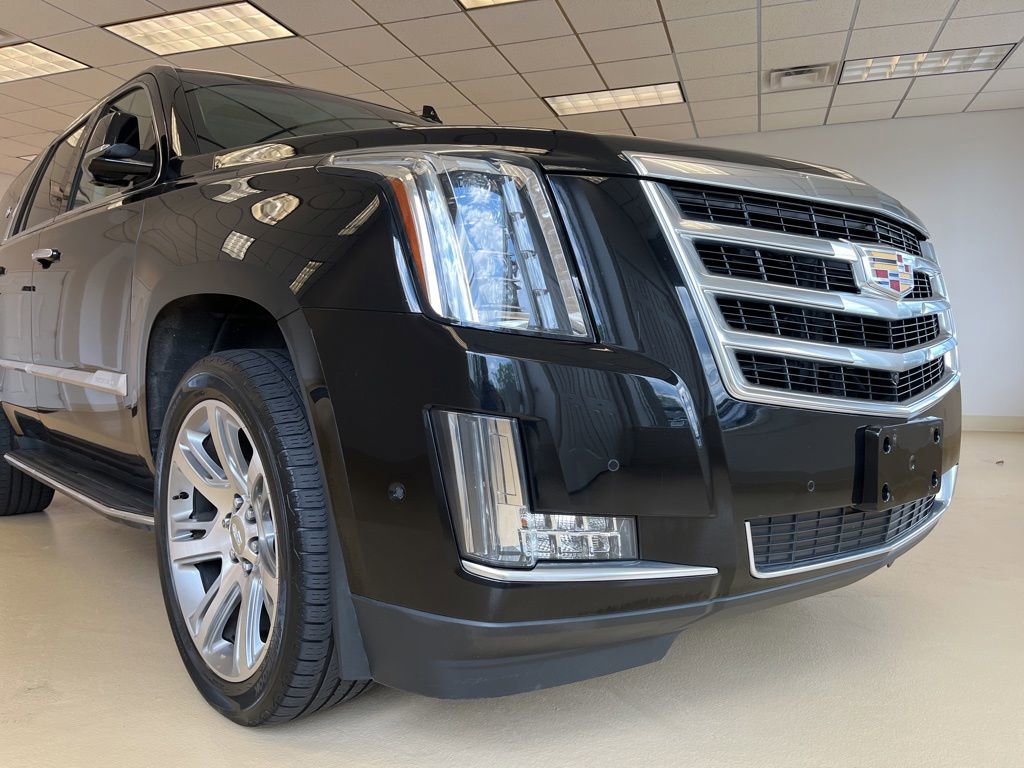 Used 2019 Cadillac Escalade Luxury AWD/4WD image 6