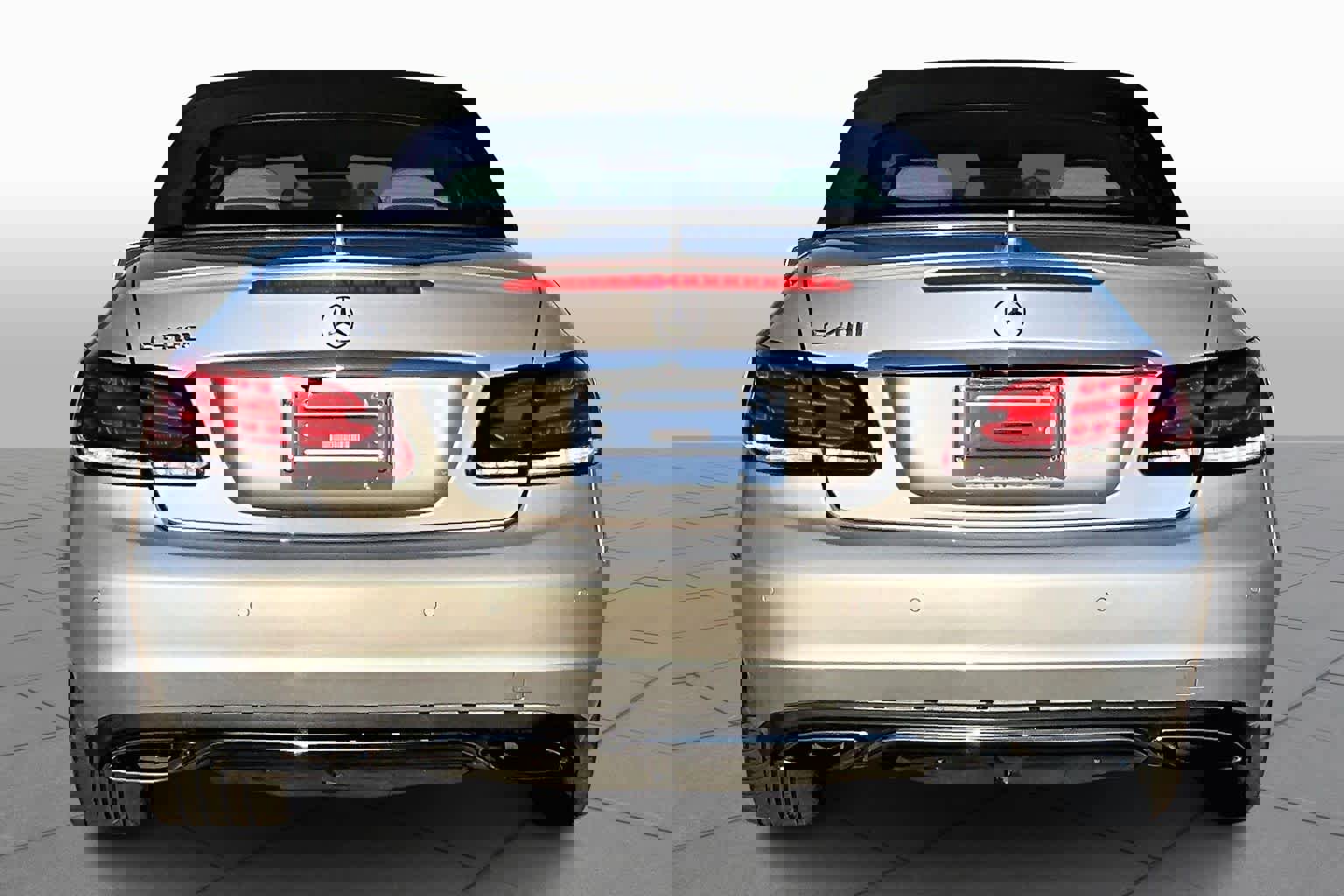 Used 2015 Mercedes-Benz E 400 Cabriolet image 4