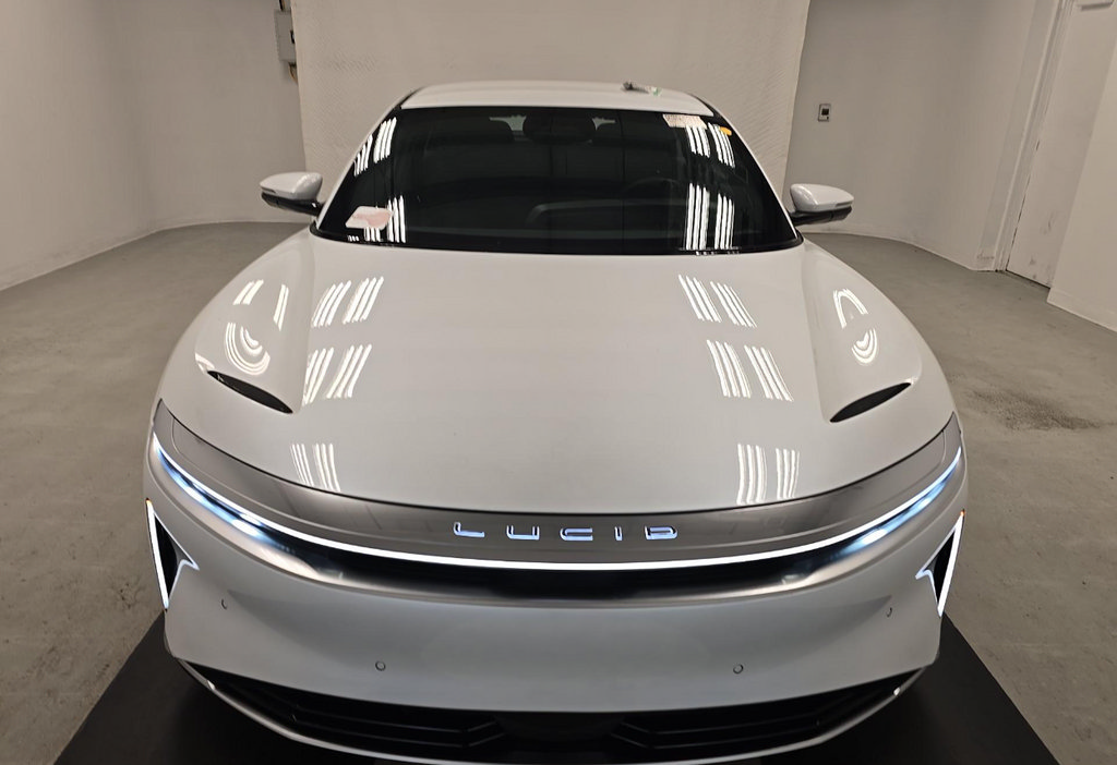 Used 2024 Lucid Air Touring AWD/4WD image 2