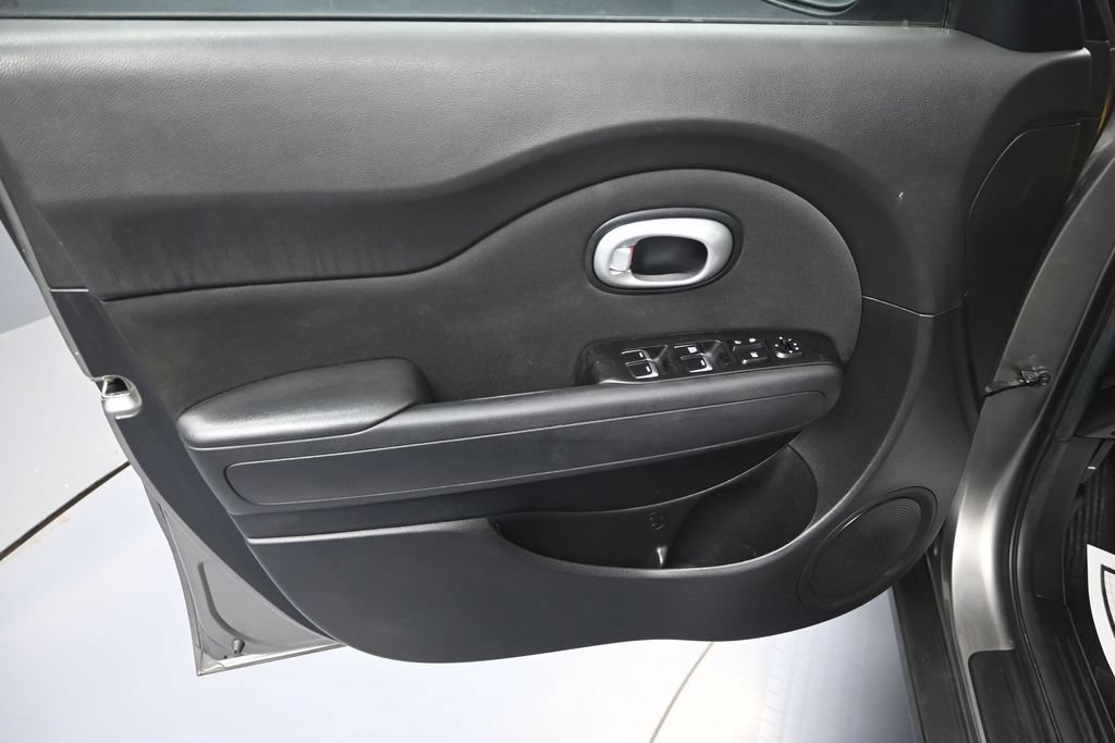 Used 2018 Kia Soul w/ Convenience Package FWD image 9