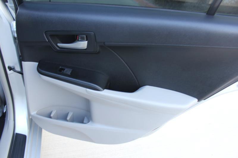 Used 2014 Toyota Camry LE FWD image 16