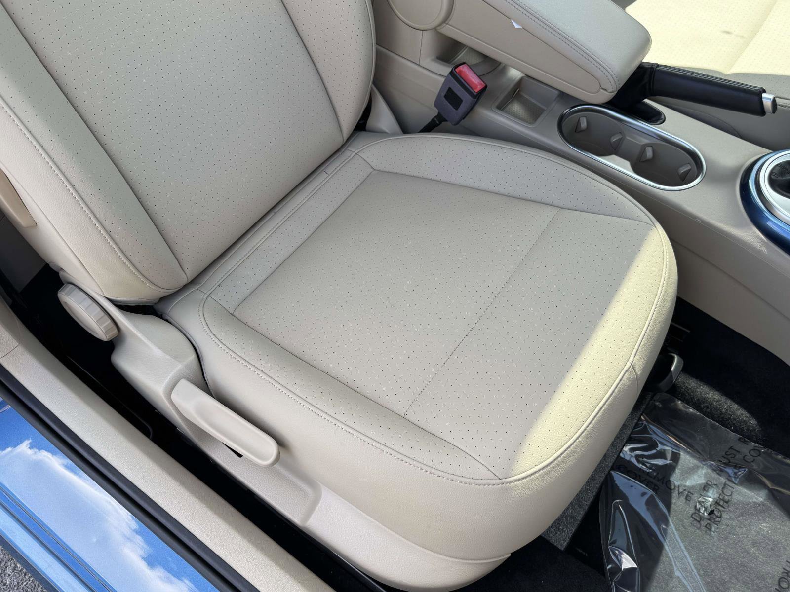 Used 2018 Volkswagen Beetle 2.0T SE w/ SE Premium Package FWD image 9