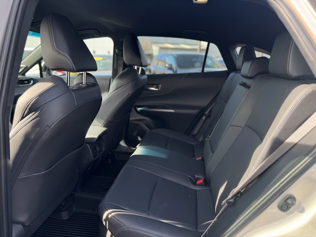 Used 2024 Toyota Venza XLE image 15