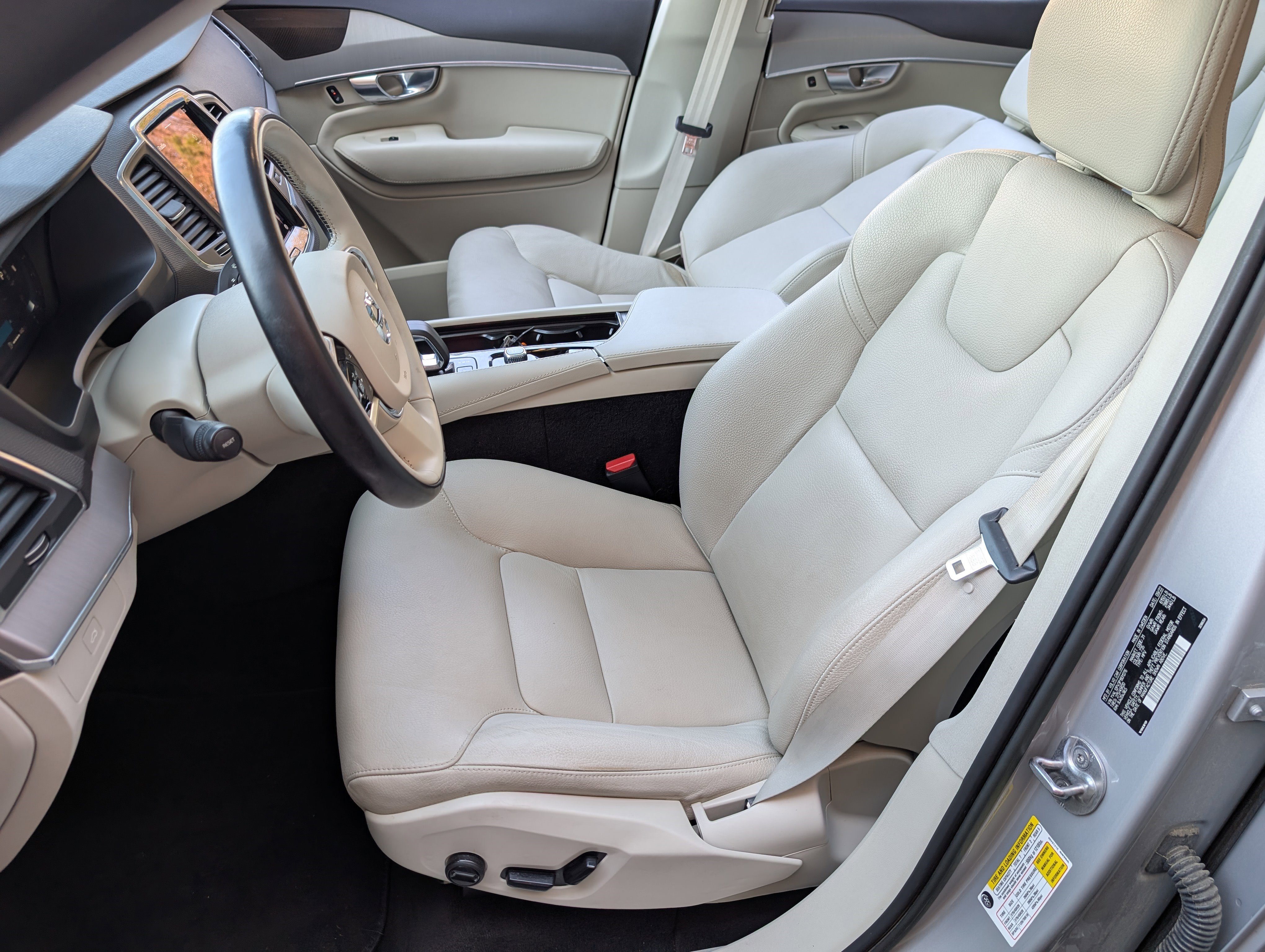 Used 2023 Volvo XC90 B5 Core image 17