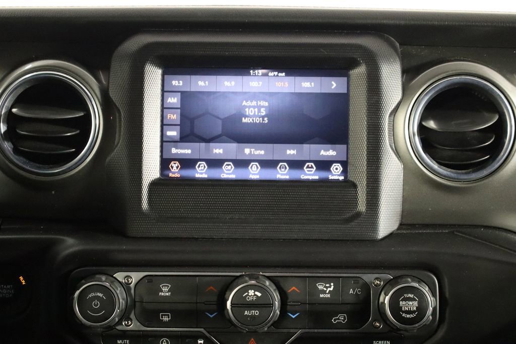 Used 2018 Jeep Wrangler Unlimited Sahara image 25