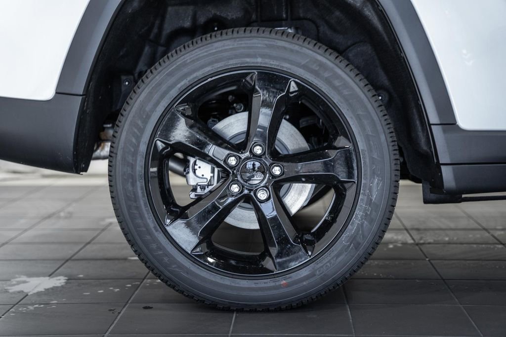 New 2025 Jeep Grand Cherokee Altitude image 17