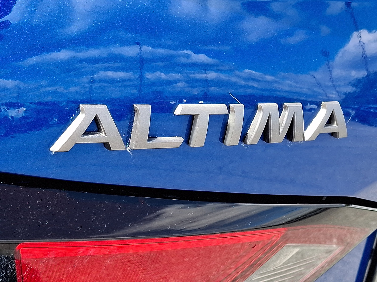 Used 2025 Nissan Altima 2.5 SV FWD image 29