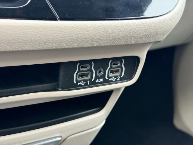 Used 2023 Chrysler Voyager LX image 17