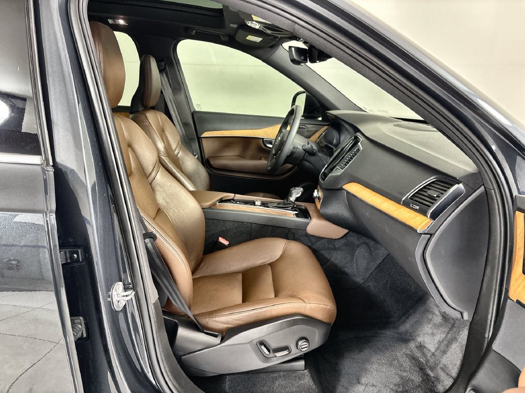 Used 2022 Volvo XC90 T6 Momentum w/ Protection Package Premier AWD/4WD image 27