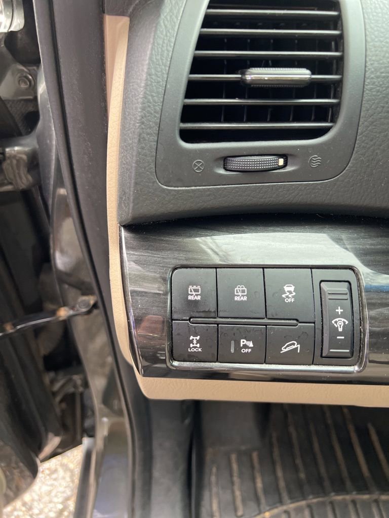 Used 2013 Kia Sorento LX w/ Convenience Pkg image 17