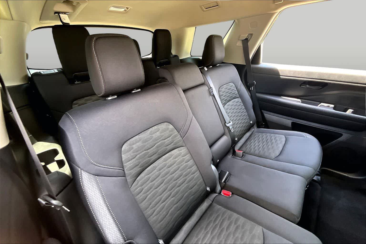 Used 2025 Nissan Pathfinder SV FWD image 19