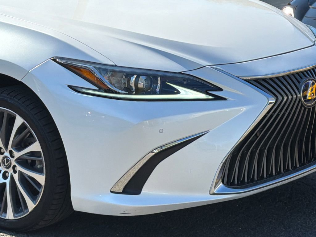Used 2021 Lexus ES 300h w/ Premium Package image 5
