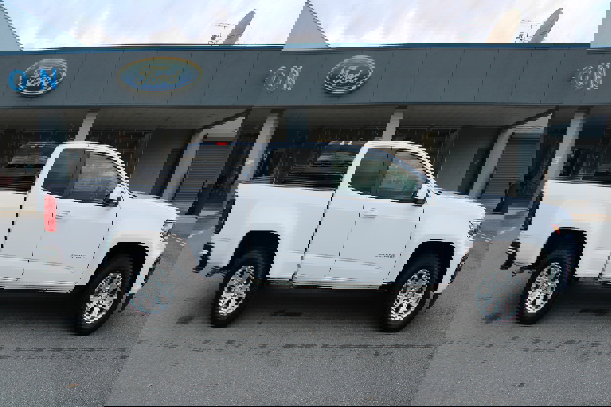 Used 2022 Chevrolet Colorado LT w/ Fleet Safety Package image 2