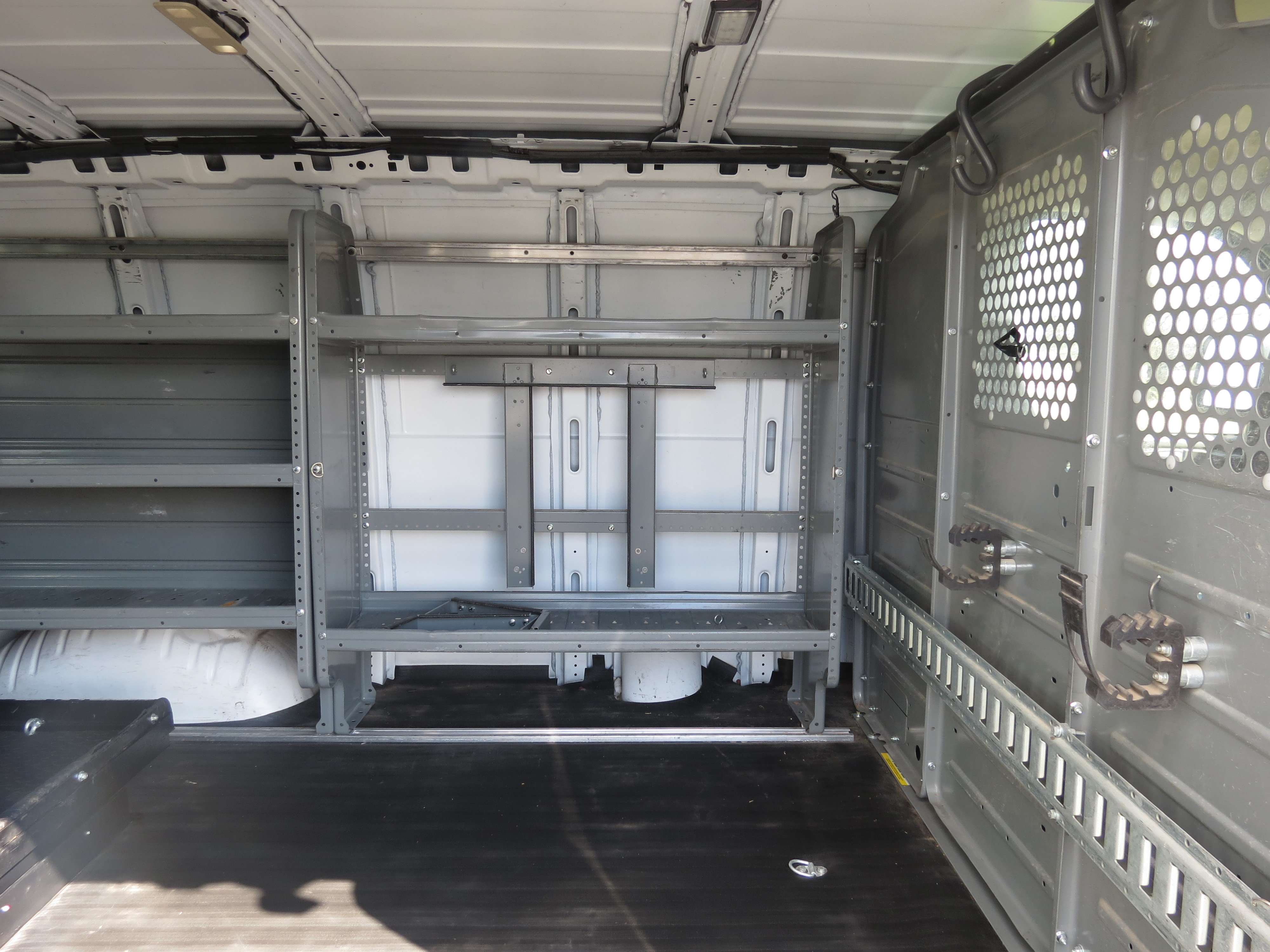 Used 2015 Chevrolet Express 2500 RWD image 26