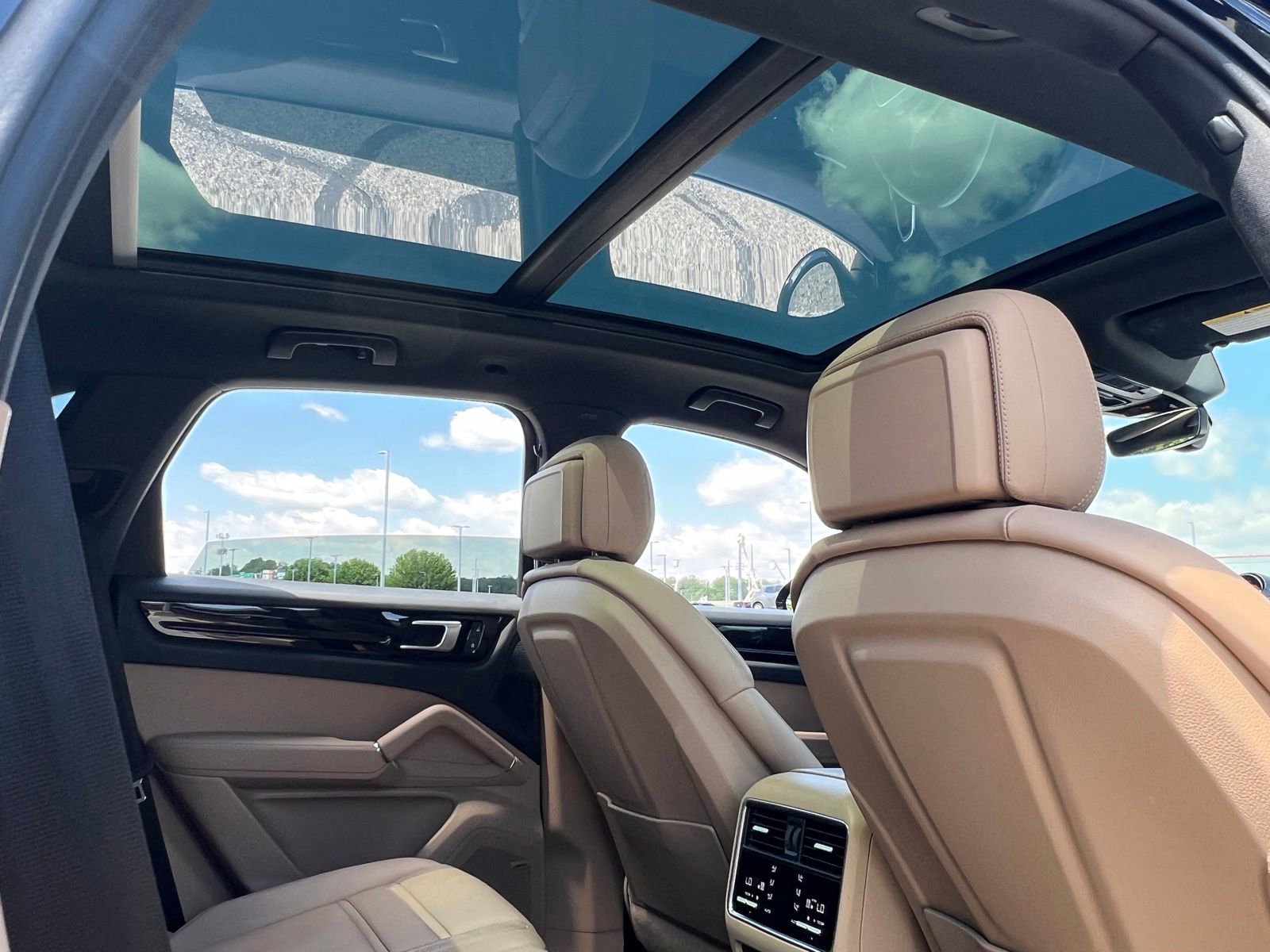 Certified 2022 Porsche Cayenne AWD/4WD image 22