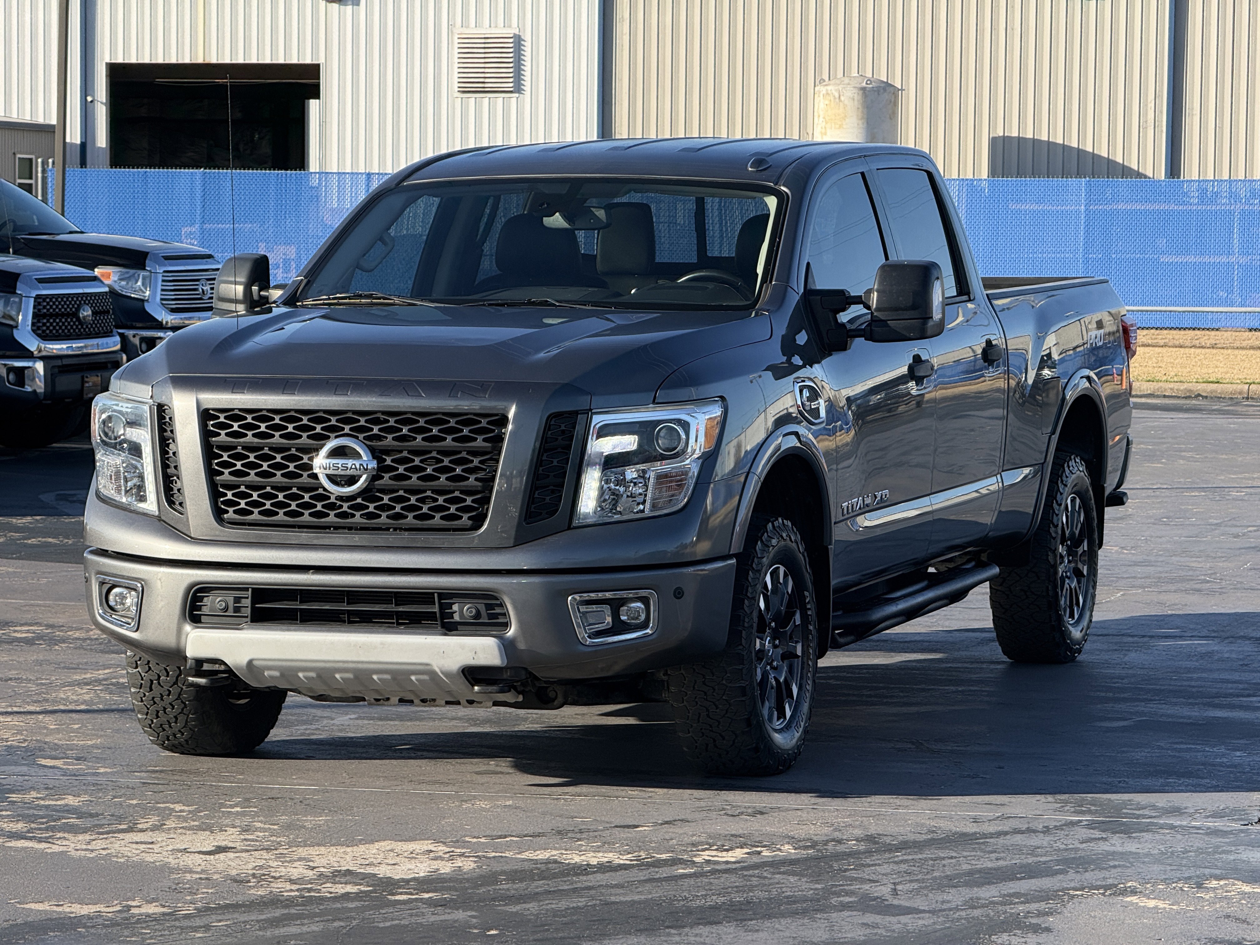 Used 2019 Nissan Titan PRO-4X w/ Pro-4x Convenience Package image 5