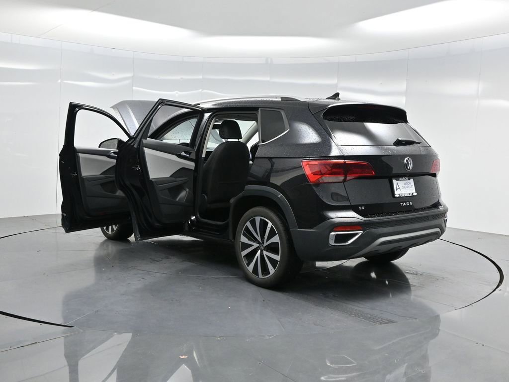 Used 2023 Volkswagen Taos SE w/ Panoramic Sunroof Package image 56