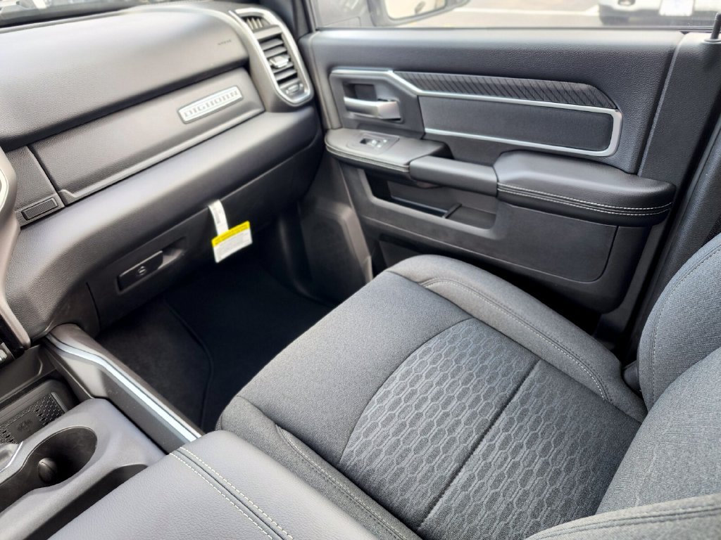 New 2026 RAM 2500 Big Horn AWD/4WD image 15