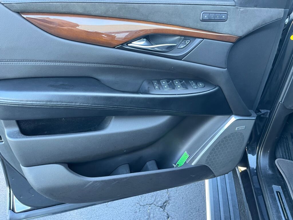 Used 2019 Cadillac Escalade ESV Premium Luxury image 13