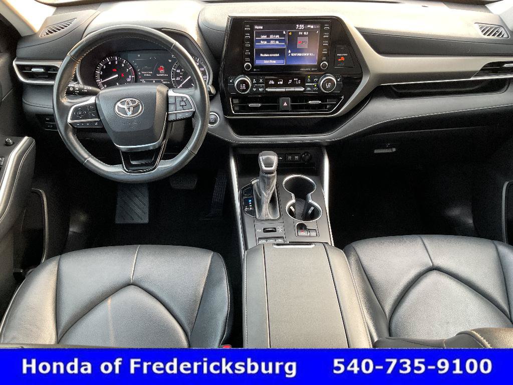 Used 2021 Toyota Highlander XLE AWD/4WD image 40