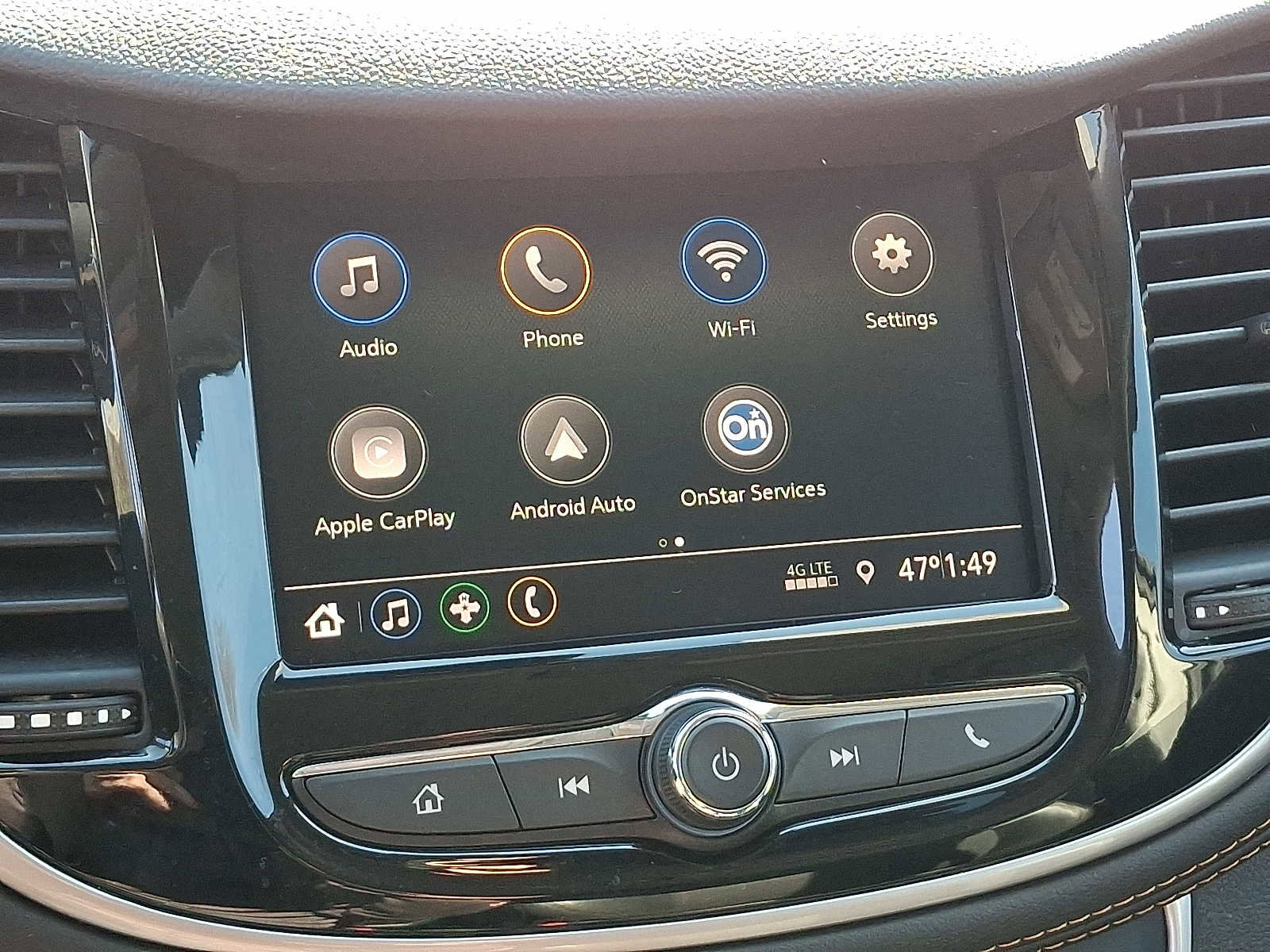 Used 2022 Chevrolet Trax LT w/ LT Convenience Package image 16