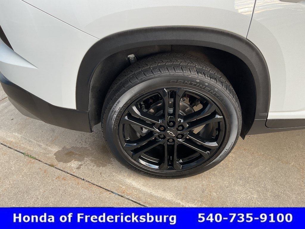 Used 2025 Chevrolet Traverse LT FWD image 12