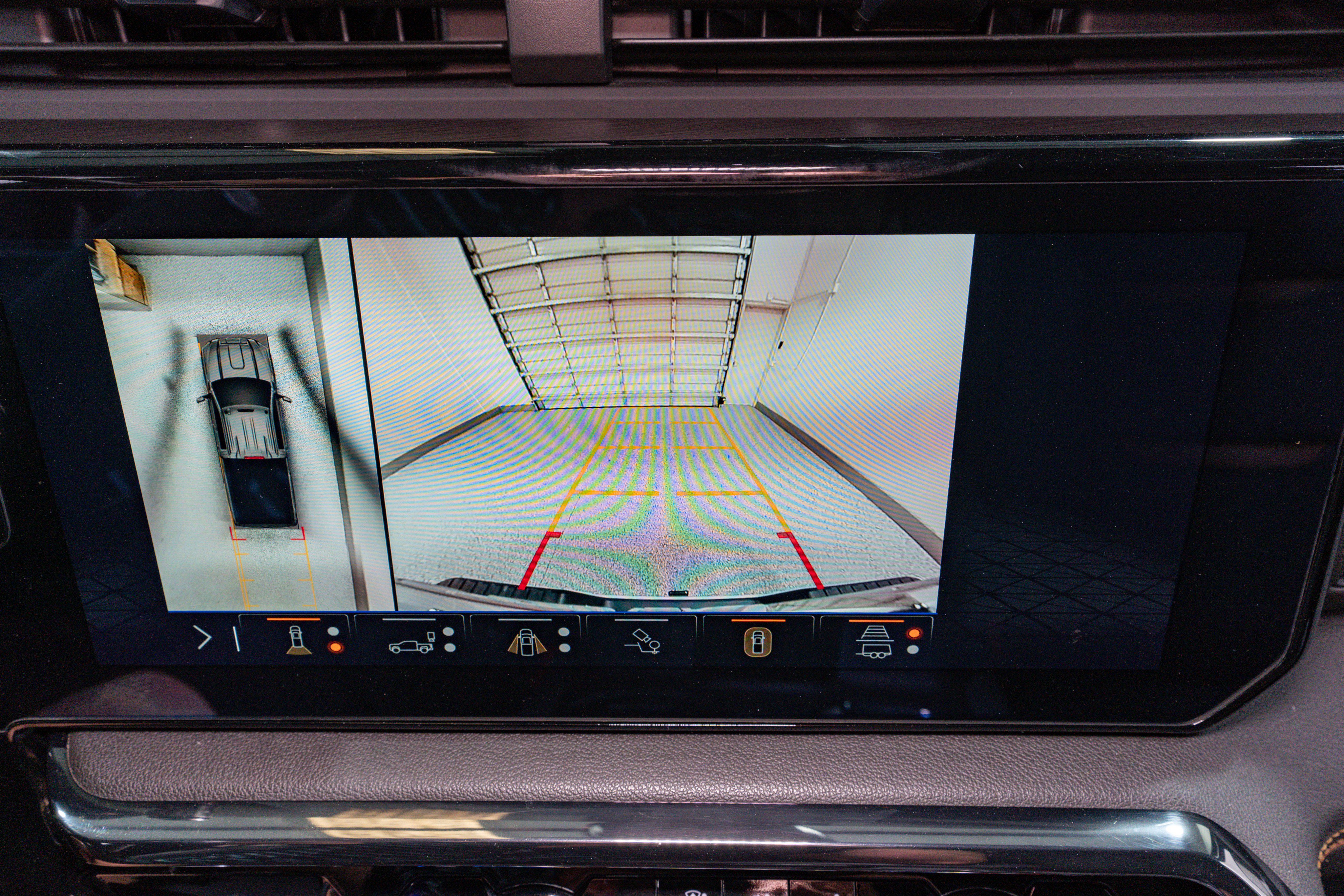 Used 2024 GMC Sierra 2500 AT4 image 25