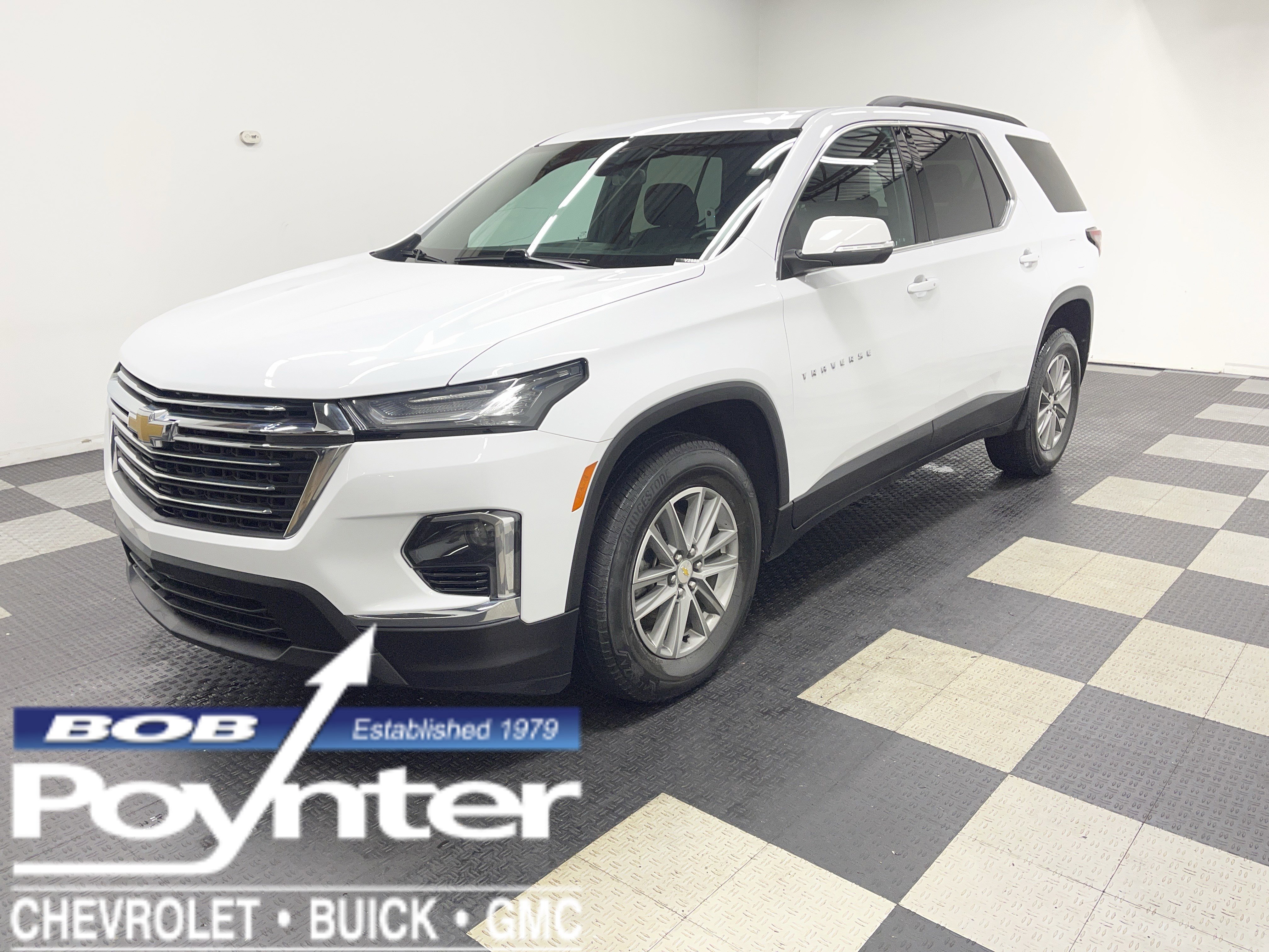 Used 2023 Chevrolet Traverse LT FWD image 1