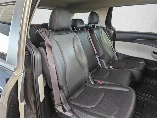 Used 2024 Kia Carnival LX image 19