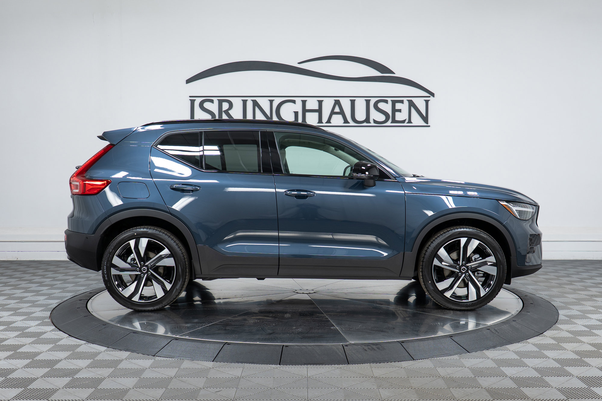 New 2026 Volvo XC40 B5 Ultra w/ Climate Package image 4