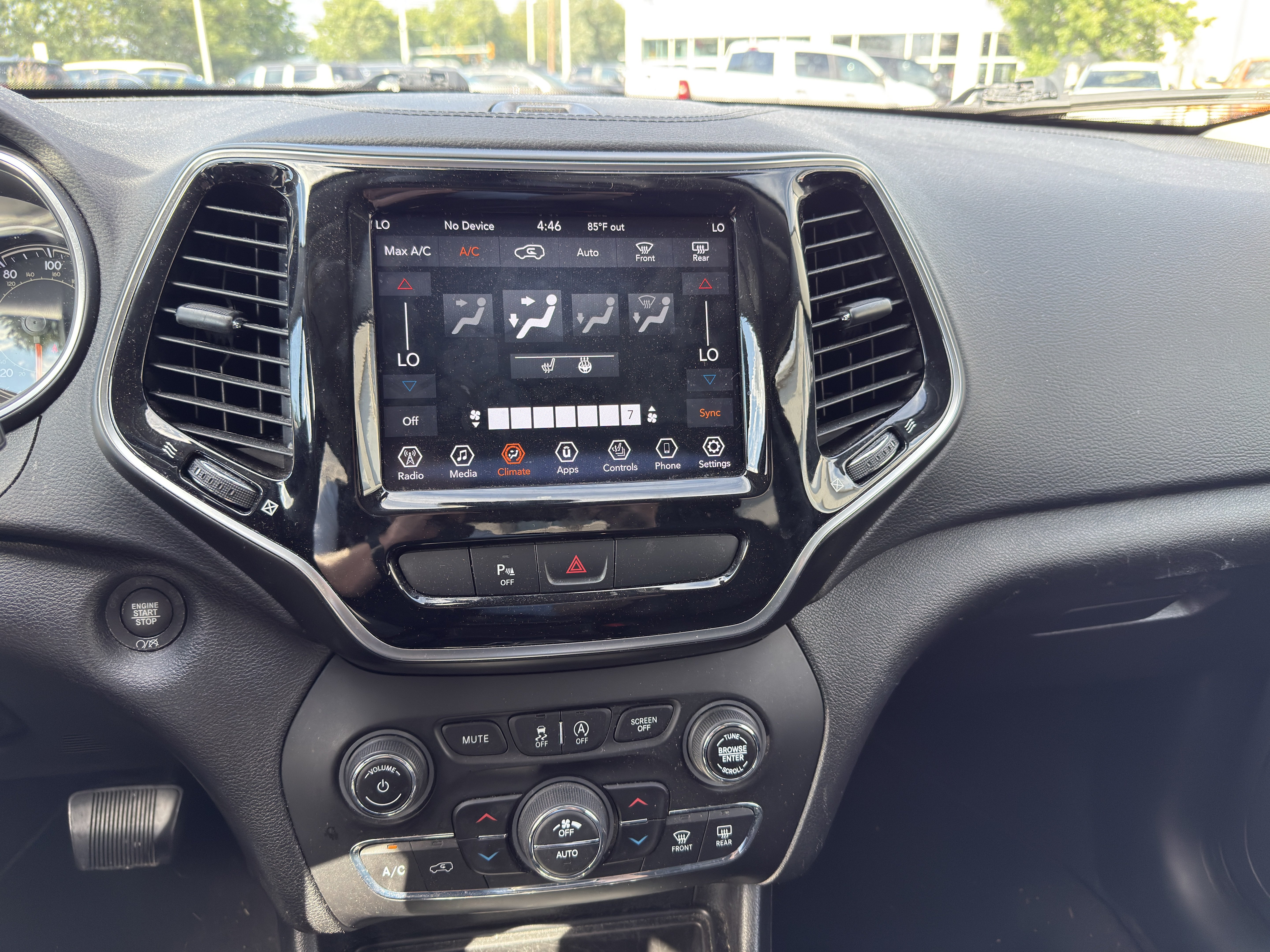 Used 2020 Jeep Renegade Latitude w/ Popular Equipment Group AWD/4WD image 16