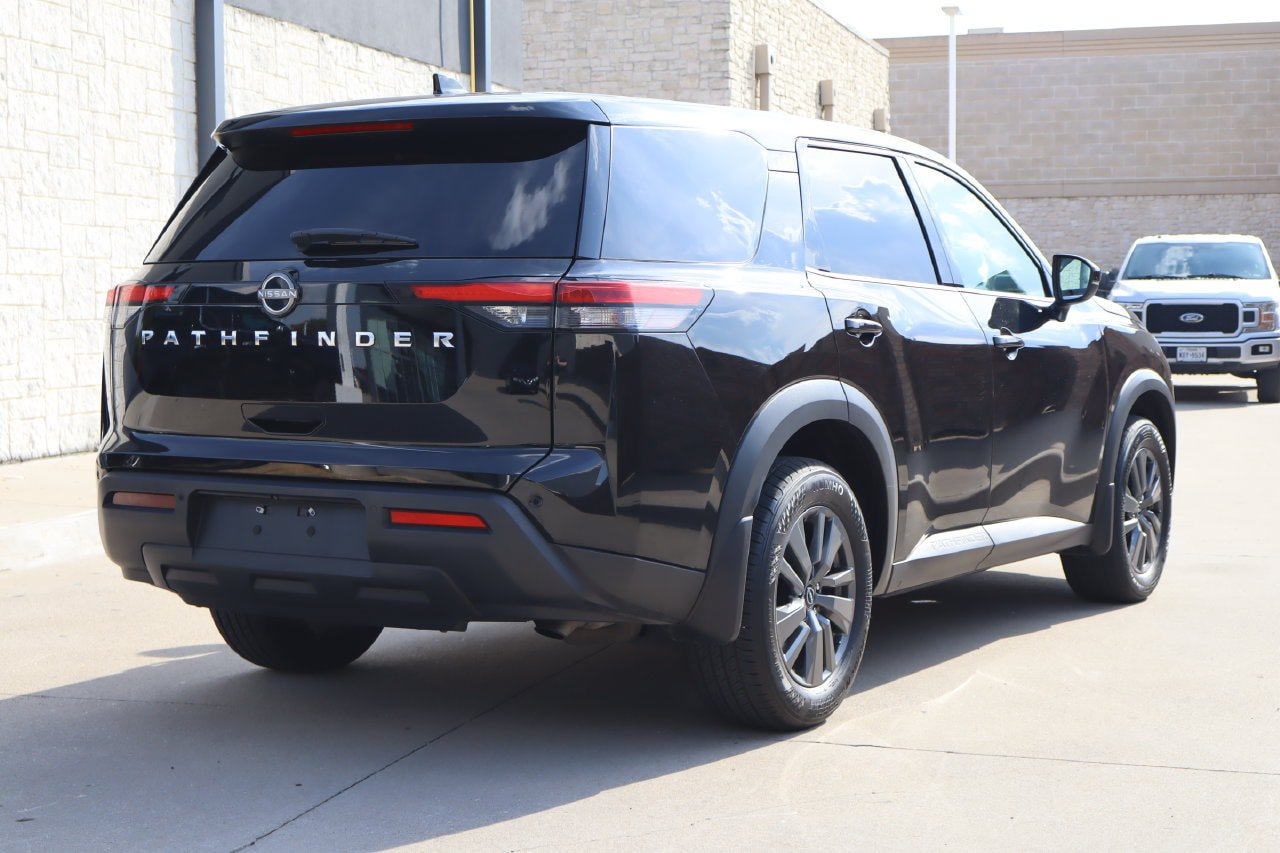 Used 2022 Nissan Pathfinder S FWD image 3