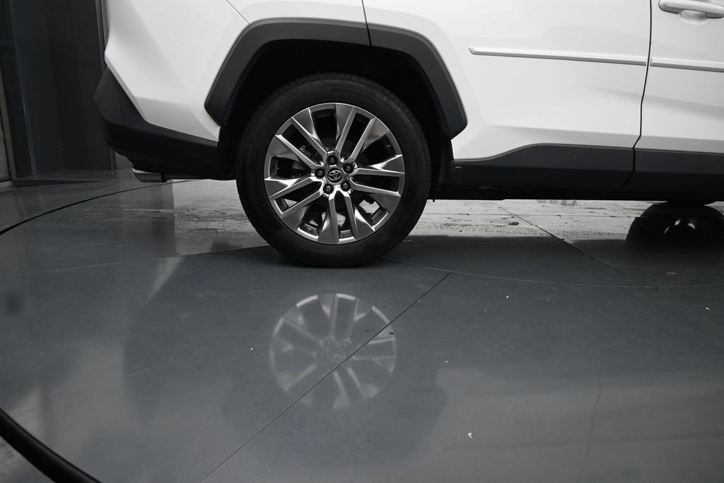 Used 2019 Toyota RAV4 XLE Premium w/ Cold Weather Package AWD/4WD image 10