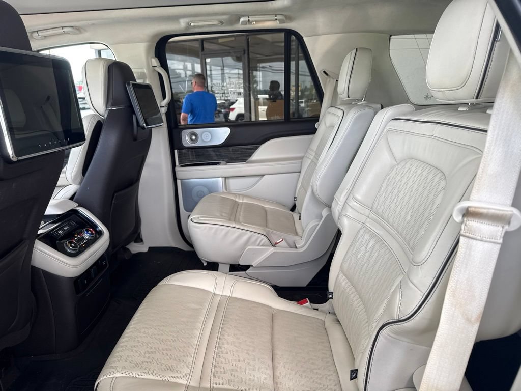 Used 2020 Lincoln Navigator Black Label w/ Cargo Convenience Package AWD/4WD image 11