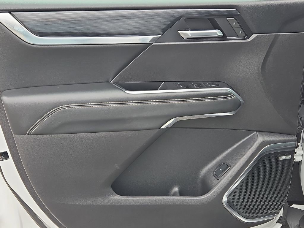 Used 2025 GMC Acadia Elevation image 13