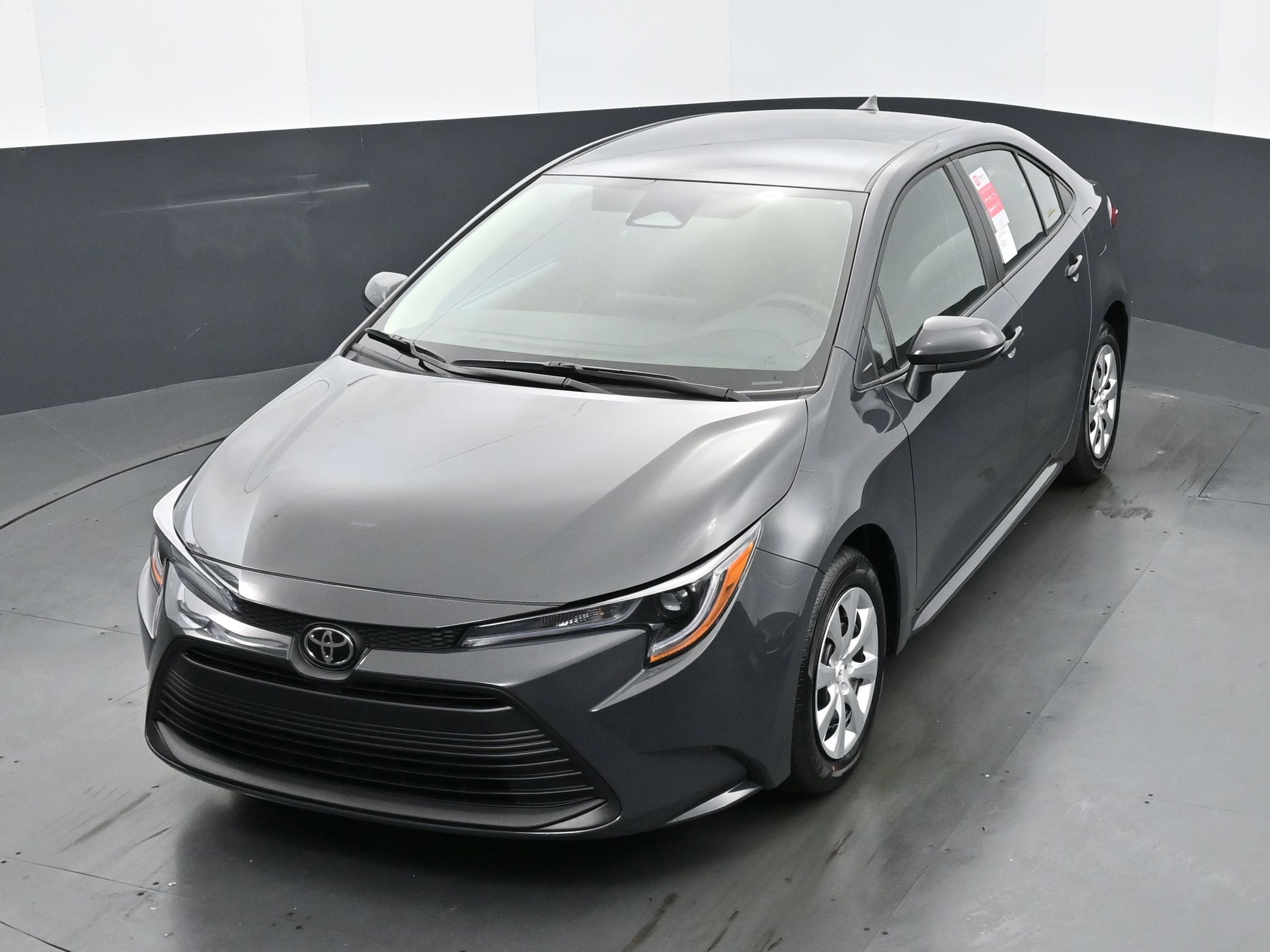 Used 2025 Toyota Corolla LE image 28