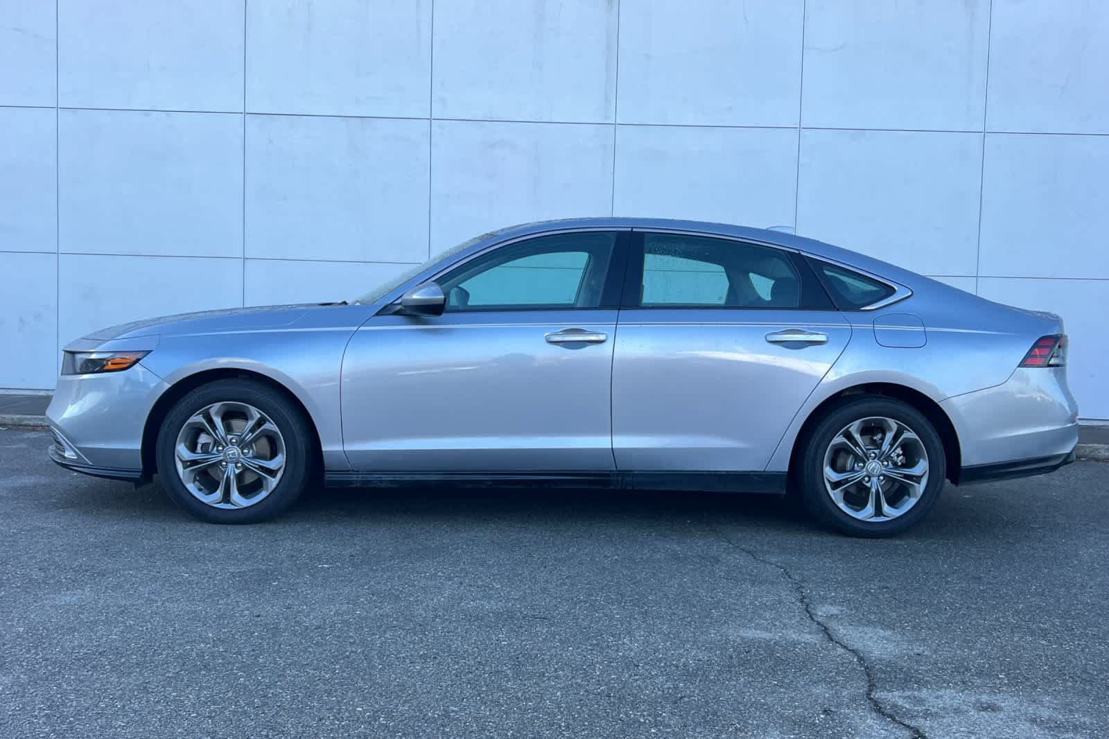 Used 2023 Honda Accord EX image 2